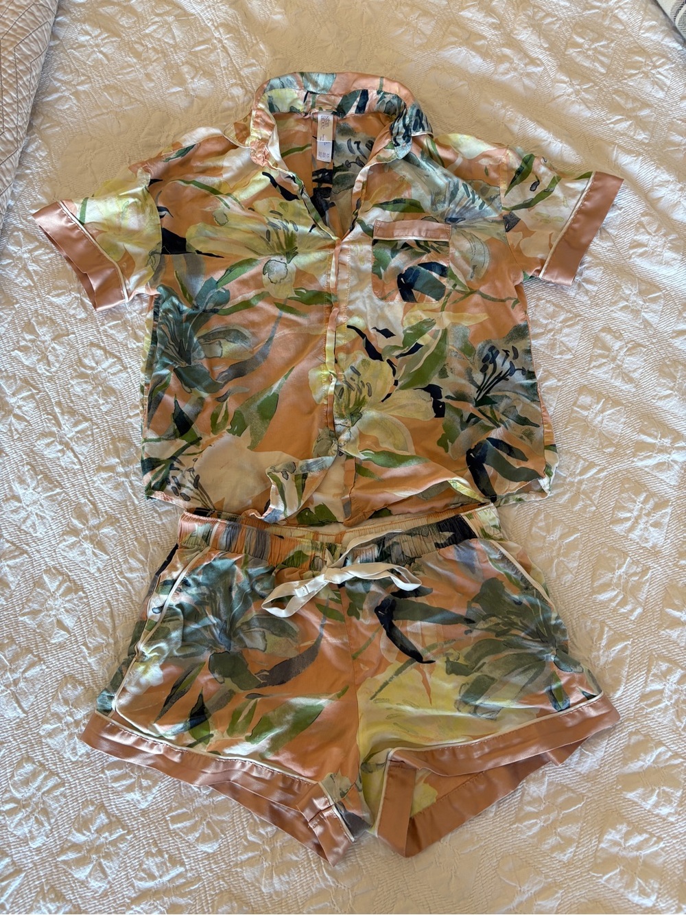 stars above Peach and Green Floral Loungewear Top